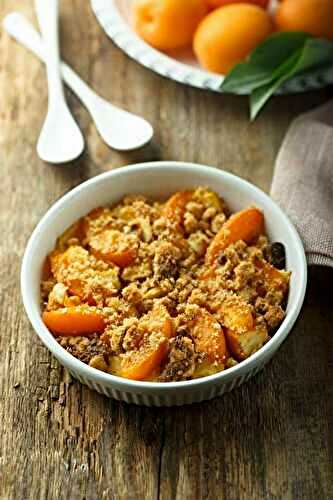Crumble abricots noisettes