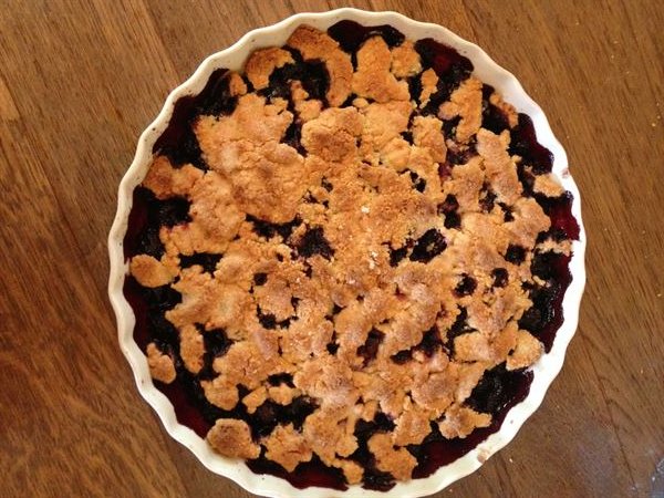 Crumble aux cerises et poudre d'amande