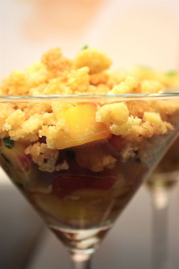 Crumble aux pêches caramélisées aux miel de provence