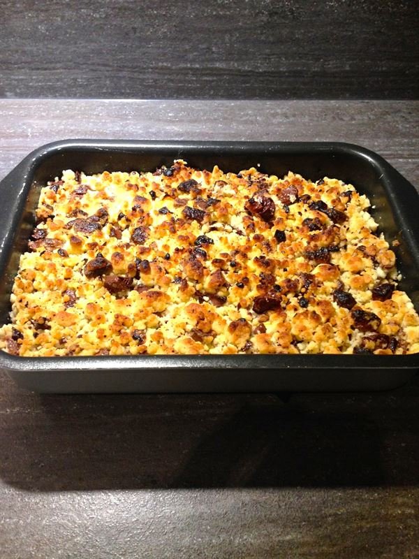 Crumble pommes, bananes et framboises au chocolat