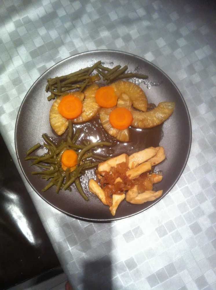 Emincés de poulet à l’ananas et légumes verts