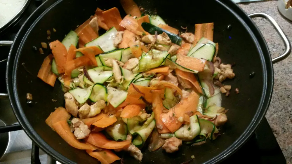 Escalopes de poulet asiatique et tagliatelles de légumes