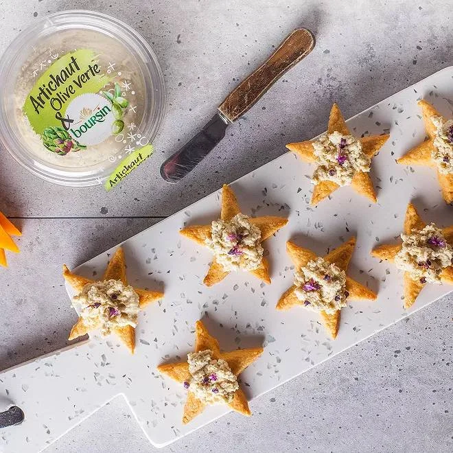 Étoiles de sablés à la mimolette et Boursin® Tartinable Artichaut et Olive Verte