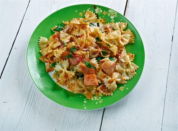 Farfalle à la sauce de poivrons