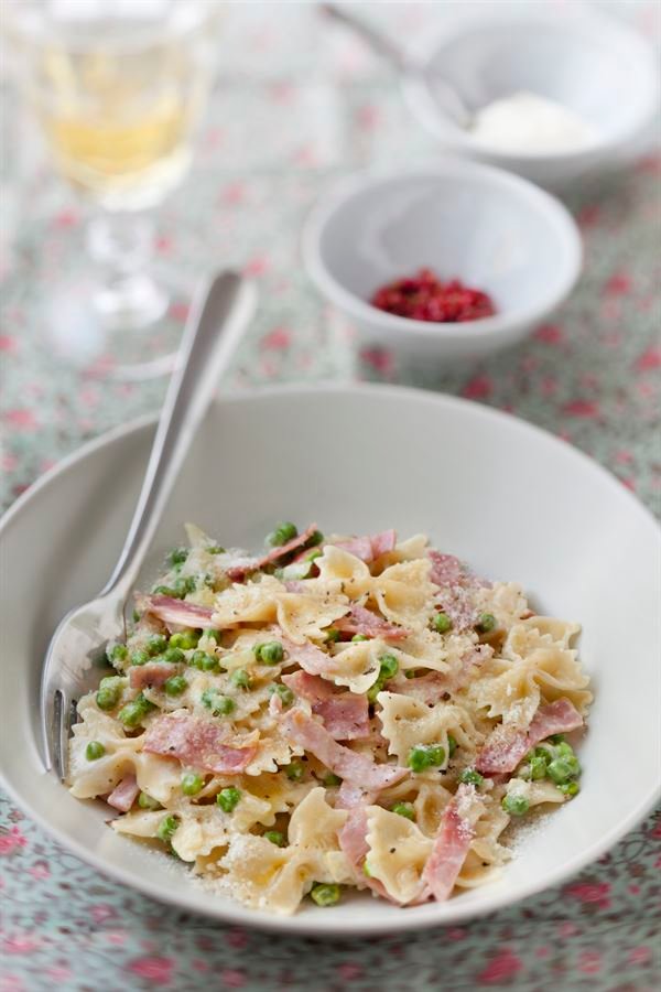 Farfalles au jambon et petits pois