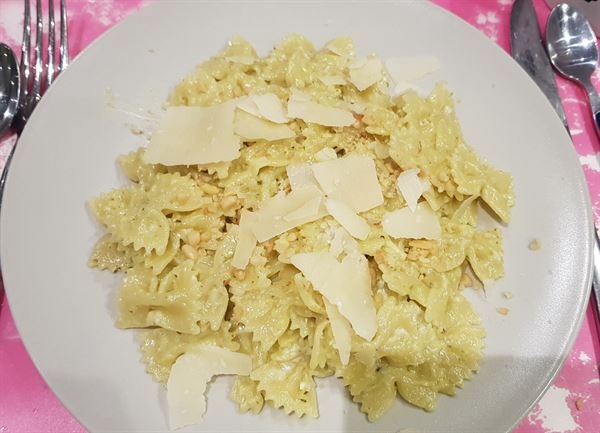 Farfalles fondantes chèvre-pesto