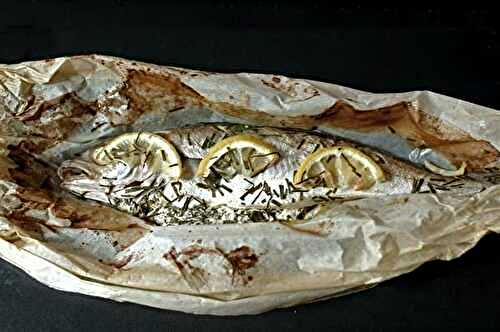 Filet de merlan aux tomates braisées sur un coulis de persil