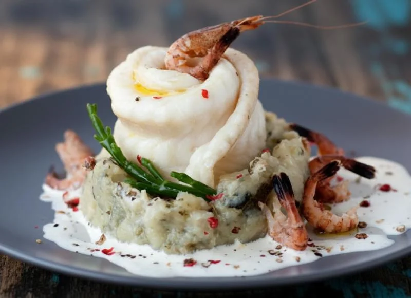 Filet de sole aux crevettes grises, purée de salicorne au champagne