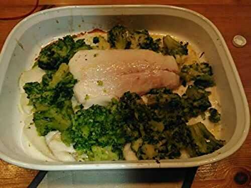 Filets de flétan à la sauce estragon et brocolis