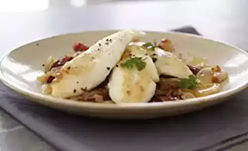 Filets de Saint-Pierre aux dattes et aux oignons