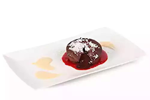 Fondant au chocolat et coulis de framboise