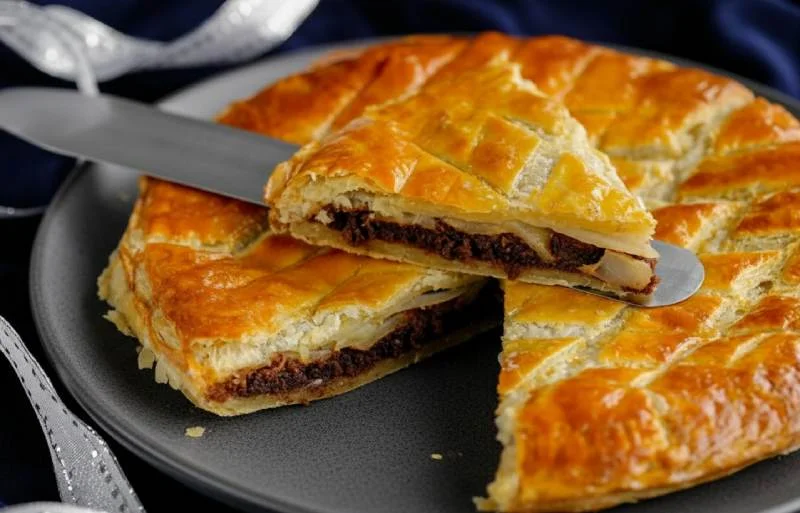 Galette des rois à la poire et chocolat