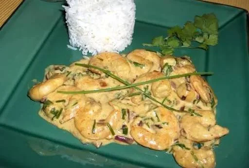 Gambas au curry, lait de coco et épices