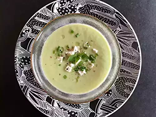 Gaspacho tomates concombre et basilic