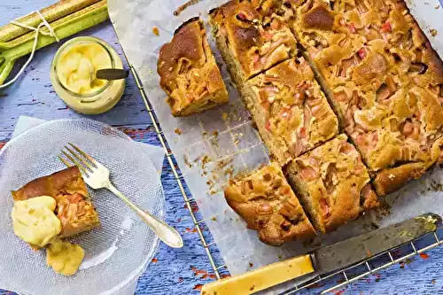 Gâteau à la rhubarbe et aux noisettes