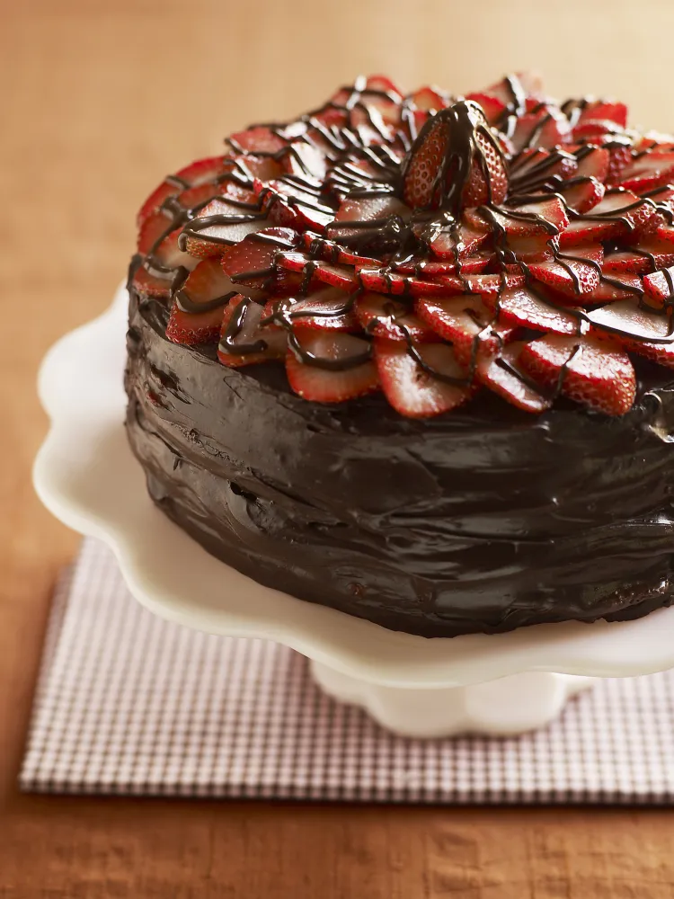 Gâteau aux fraises et mousse de chocolat