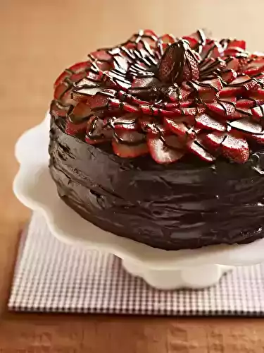 Gâteau aux fraises et mousse de chocolat