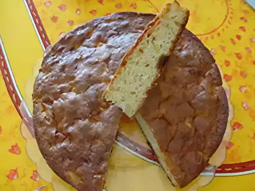 Gâteau aux yaourt aux pommes à la fleur d'oranger
