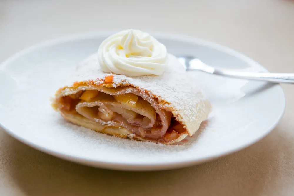 Gâteau moelleux roulé à la pomme