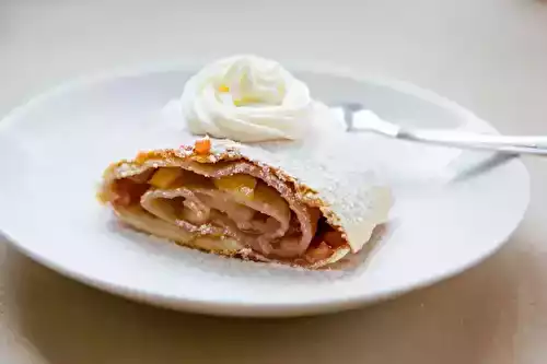 Gâteau moelleux roulé à la pomme