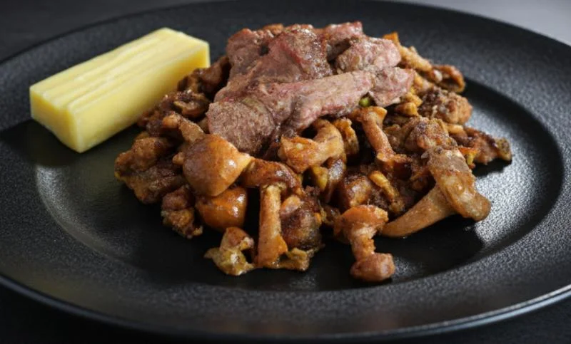 Gigot d'agneau aux girolles