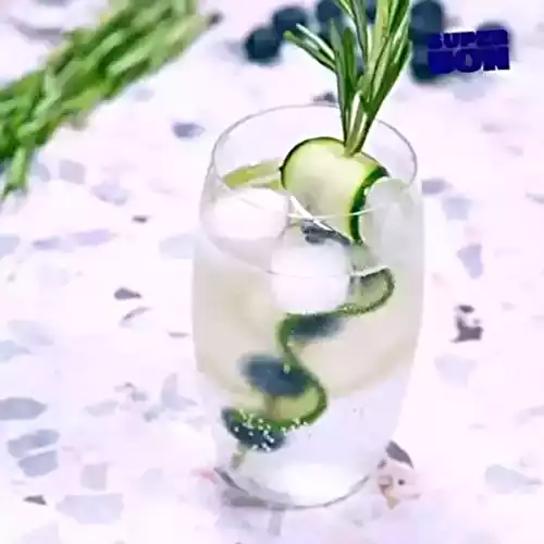 Gin tonic myrtille