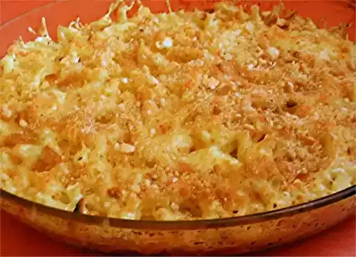 Gratin de macaronis aux champignons, olives et jambon