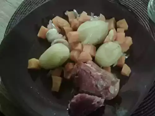 Jarret de porc demi sel et ragoût de légumes