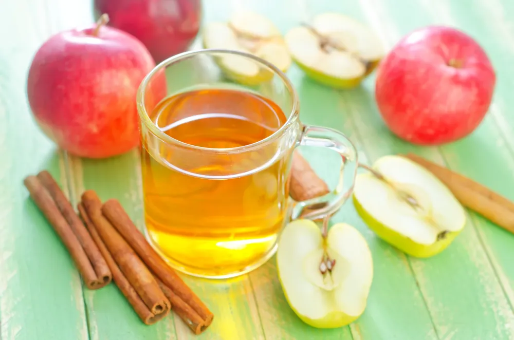 Jus de pomme chaud miel-cannelle