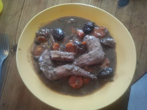 Lapin aux pruneaux facile sans matière grasse