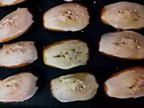 Madeleines au pralin et son glaçage rose