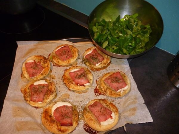 Minis feuilletés chévre bacon miel