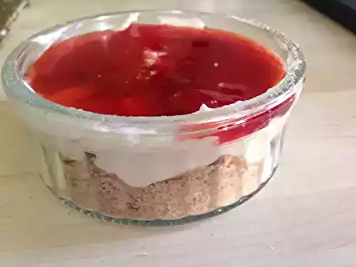 Mousse de vanille au coulis de framboises