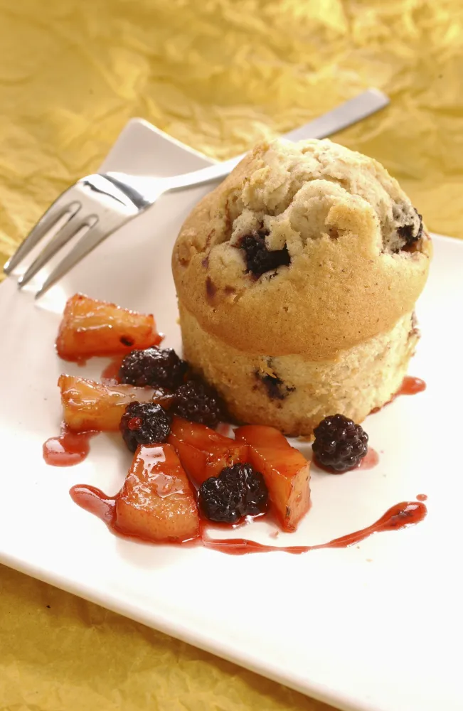 Muffins aux mûres et poêlée d'ananas