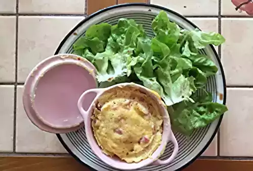 Mug cake brie jambon