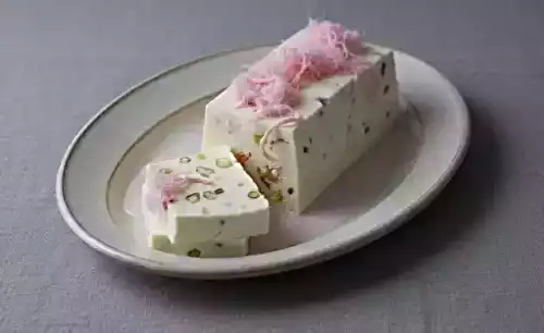 Nougat glacé au sirop de barbe à papa
