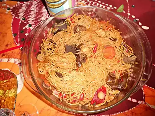 Nouilles sautées poulet poivron carotte et radis