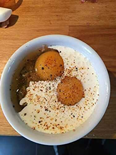 Oeuf cocotte au thon et aux échalotes
