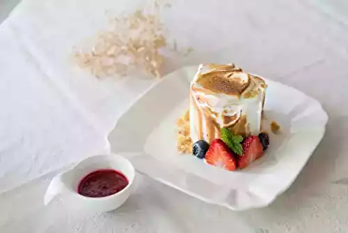 Omelette norvégienne aux framboises ultra-facile