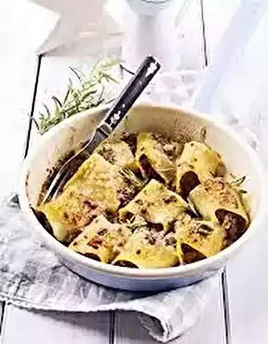 Paccheri farcis au ragoût d'agneau