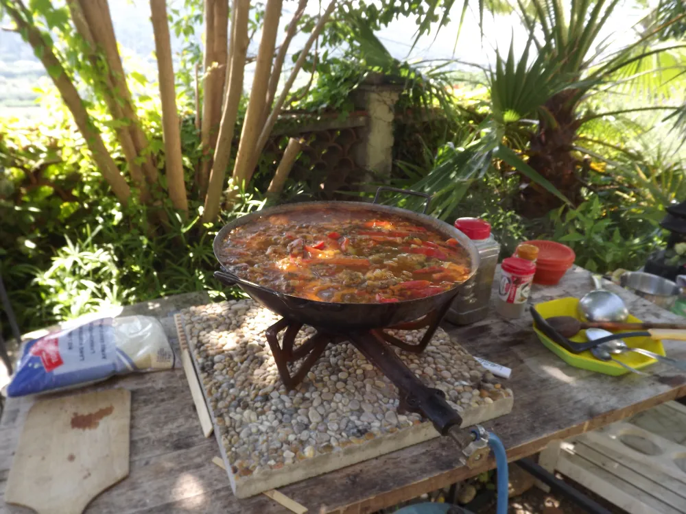 Paëlla traditionnelle aux fruits de mer