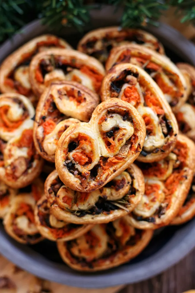Palmiers feuilletés potiron, champignons, noix et romarin (vegan)
