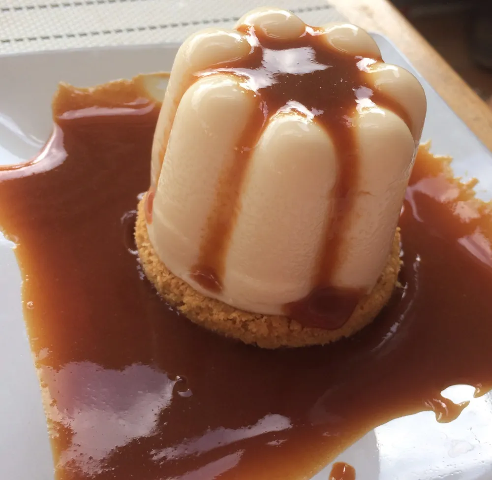 Panna cotta sur sablé breton et nappage caramel
