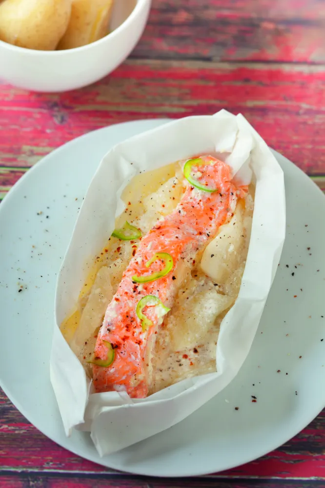 Papillote de saumon aux poires et à la vanille