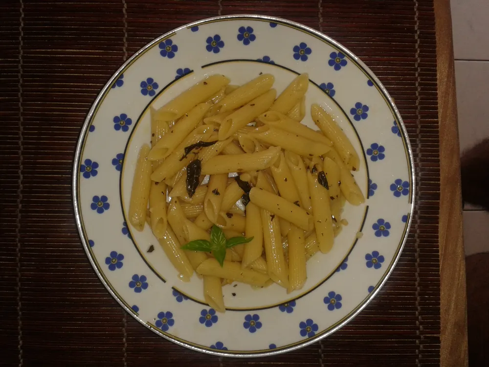 Pâtes à l'ail et au basilic