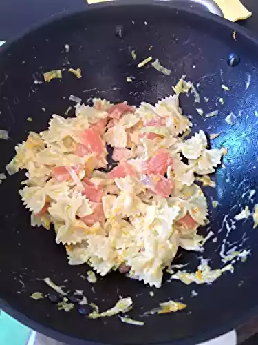 Pâtes au saumon fumé et fondue poireaux-carottes