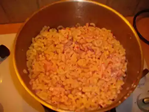 Pâtes au saumon fumé et oeufs de lompe