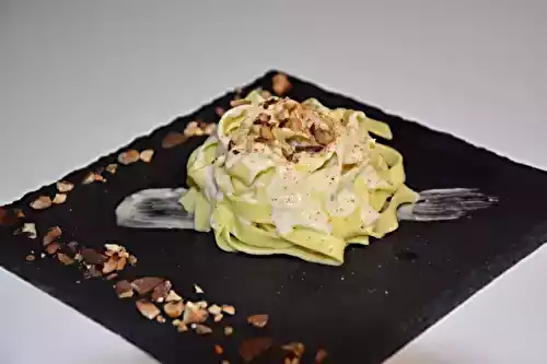 Pâtes aux quatre fromages aux amandes croquantes