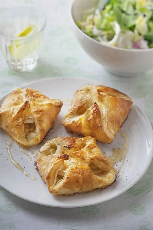 Petits feuilletés aux pommes et au chèvre