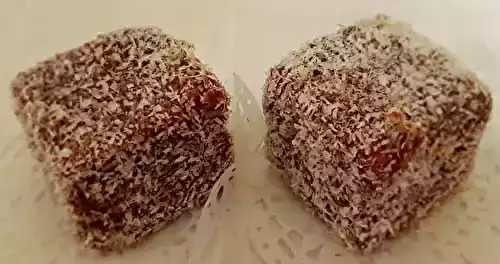 Petits gâteaux enrobés au chocolat et à la noix de coco